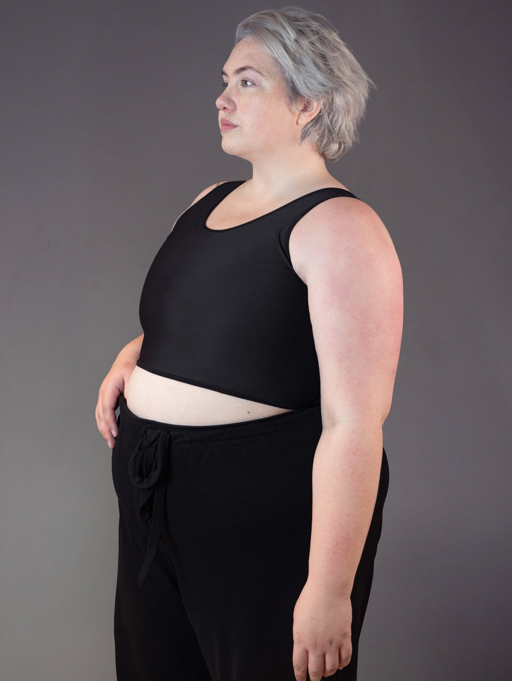 UNTAG Gym Extra Strong Short Binder Seitenansicht in Schwarz