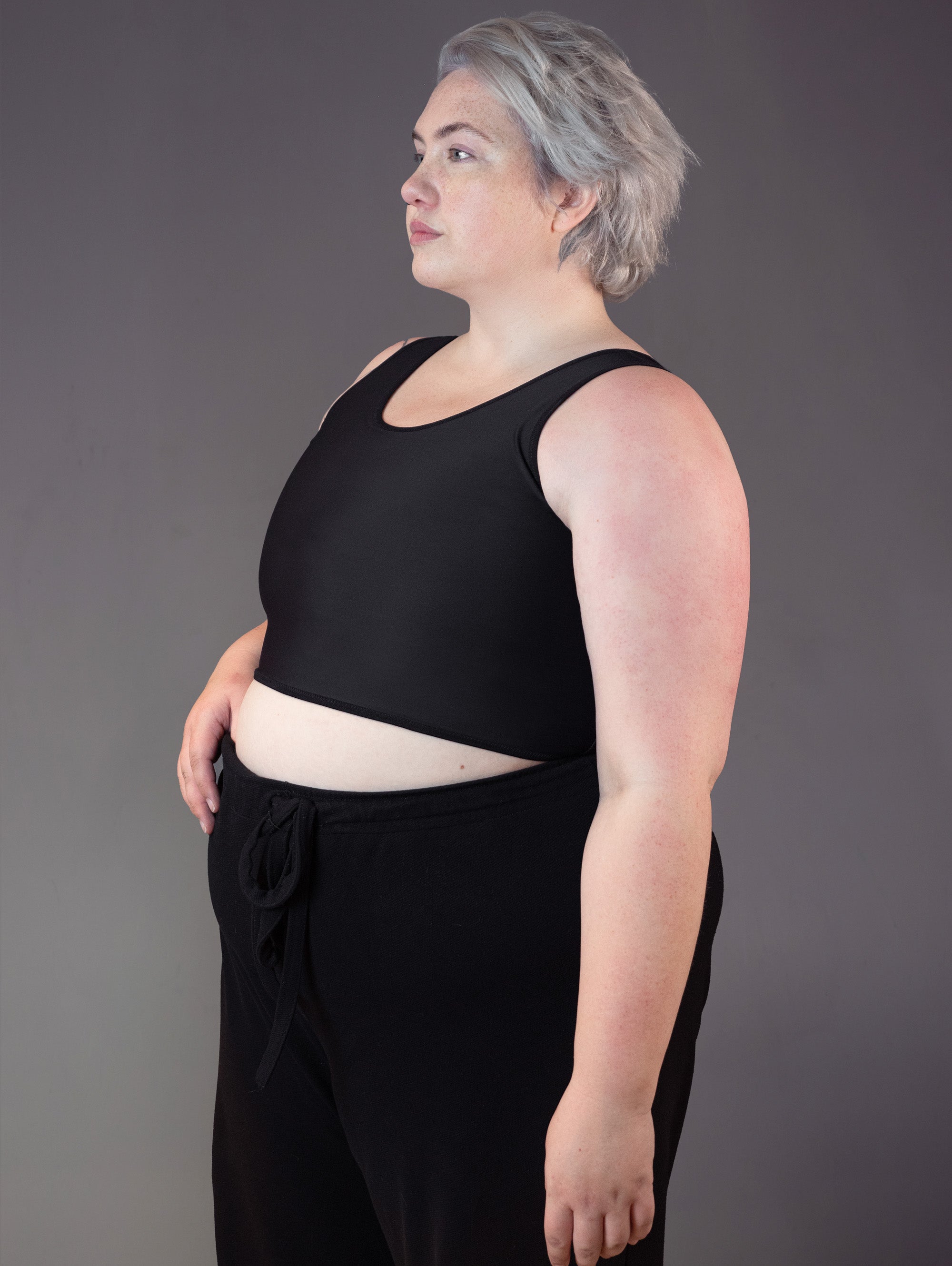 UNTAG Gym Extra Strong Short Binder Seitenansicht in Schwarz
