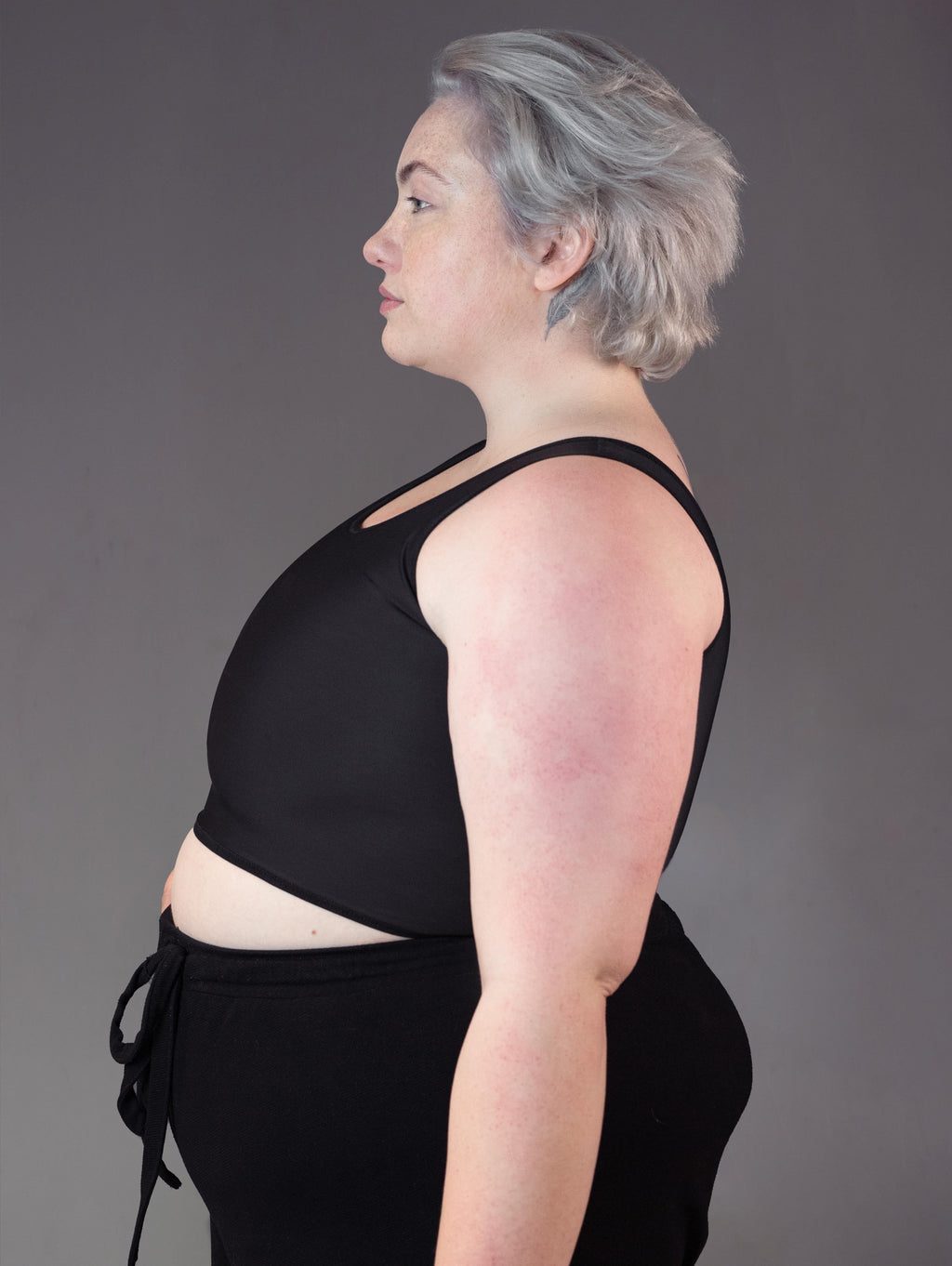 UNTAG Gym Extra Strong Short Binder Seitenansicht in Schwarz (2)