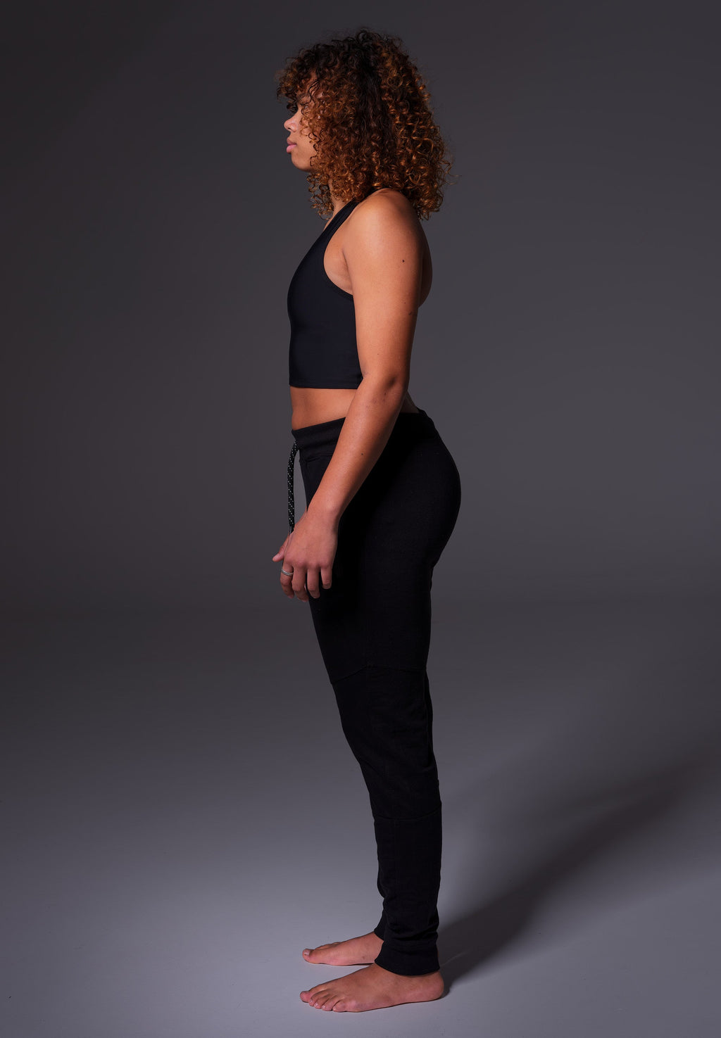 UNTAG Tank Short Binder von einem Model getragen in Schwarz (3)