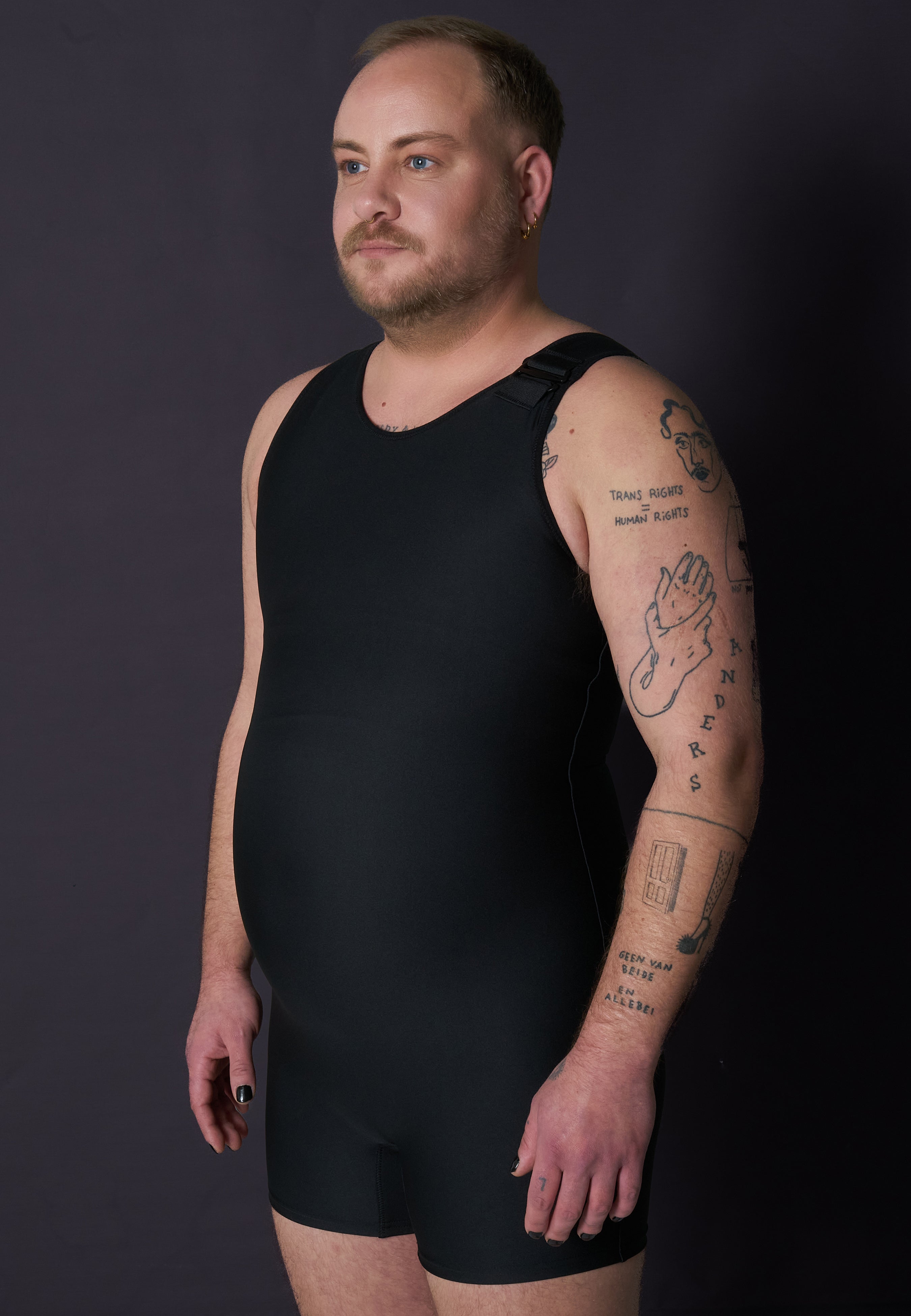 Binder de natation Hook-Up UNTAG, vue de trois quarts en noir