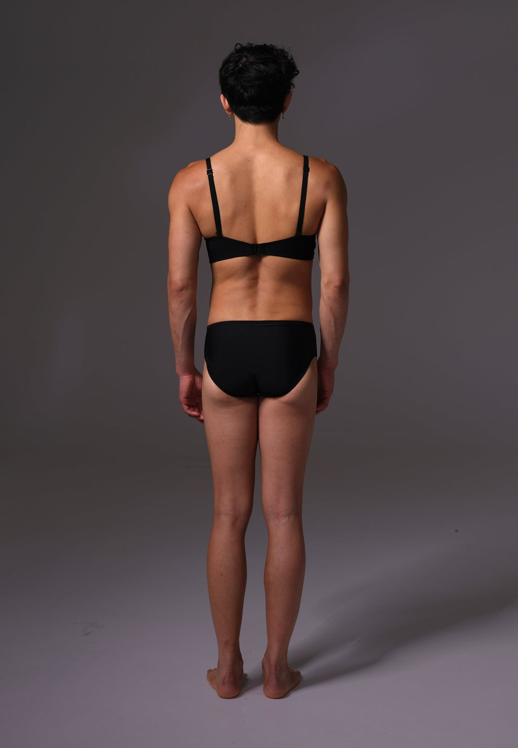 UNTAG Bikini-Tucking-Slip, von einem Model getragen