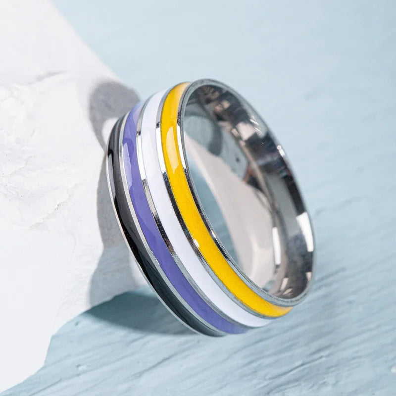 Non-binary ring in silver