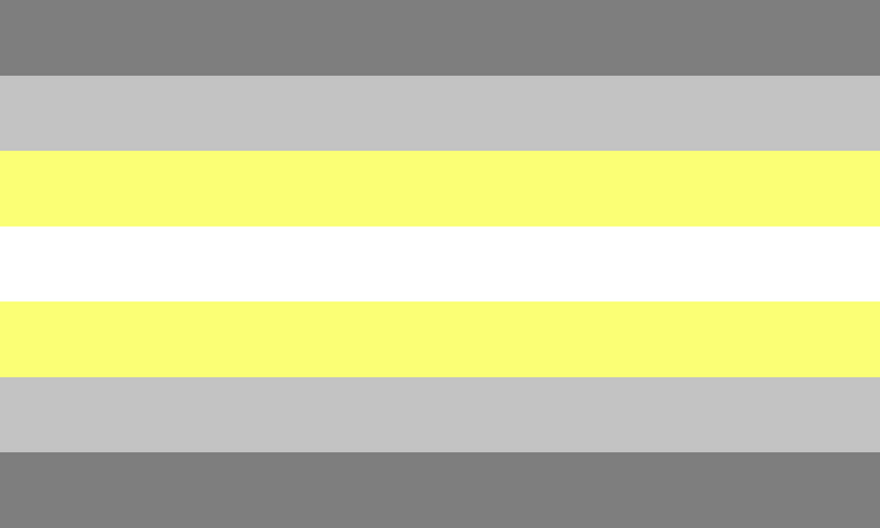 Drapeau demigenre : sept bandes horizontales, gris foncé, gris clair et jaune clair de part et d'autre d'une bande blanche centrale.